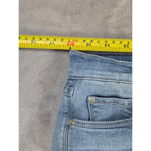 NYDJ Dayla Jeans Womens Size 12 Light Wash Wide Cuff Capri Lift Tuck Technology - Picture 4 of 8